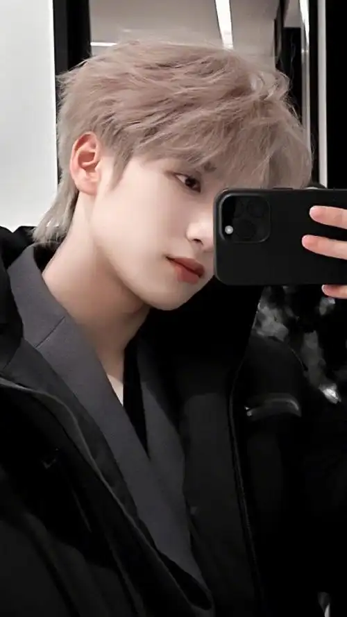 又酷又a好看到眼睛冒星星@时代少年团-严浩翔