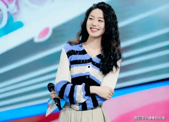 冯禧的22岁系学霸主持人 strong> /p> p>许嵩 /strong>,许嵩小迷妹