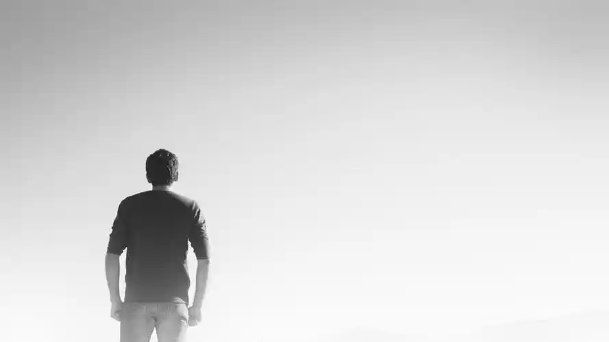 孤独的一个人背影意境