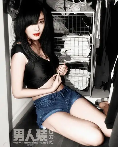 杨幂谈原生家庭的缺失#杨幂11男人装封面 内页