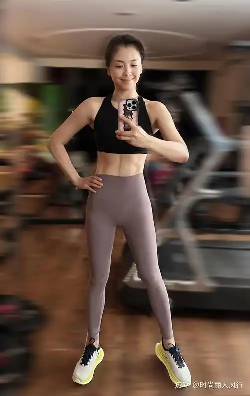 刘涛连上4台春晚太牛了穿紧身旗袍秀少女身材国泰民安脸绝美