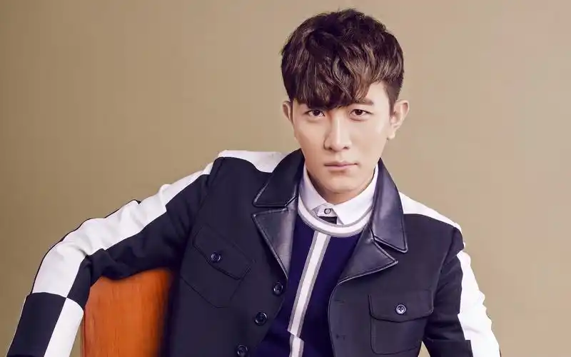 节目主持人大左个人帅气写真照片桌面壁纸下载