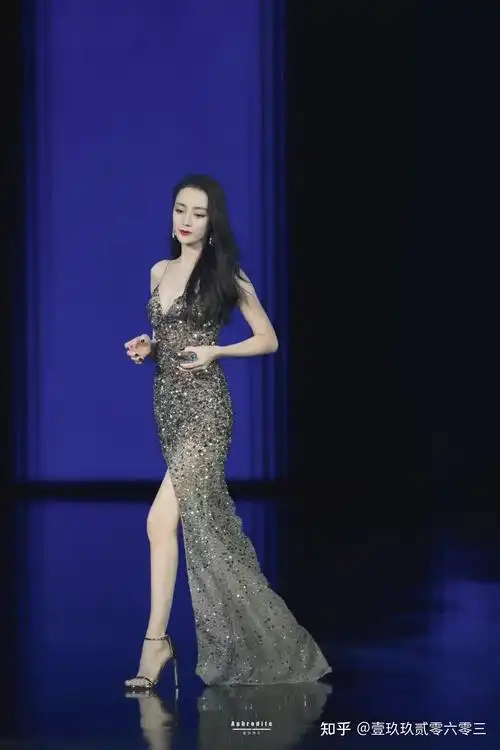 演员迪丽热巴有哪些出圈的红毯造型? - 知乎