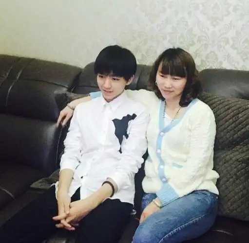 5大最美星妈,王俊凯完美继承妈妈的高颜值,陈伟霆妈妈好可爱!