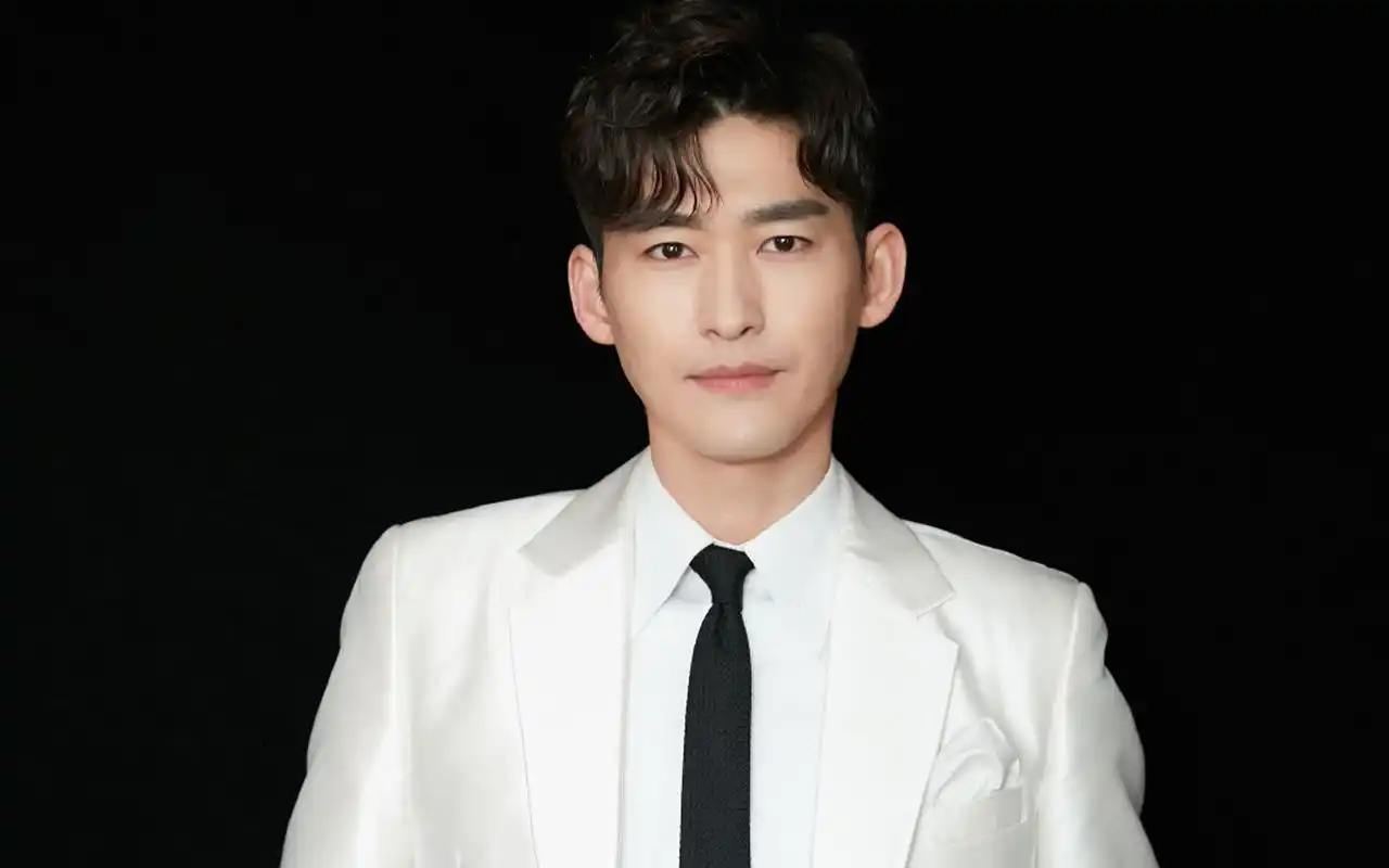 张翰儒雅帅气写真图片桌面壁纸_大陆明星_壁纸下载_美桌网