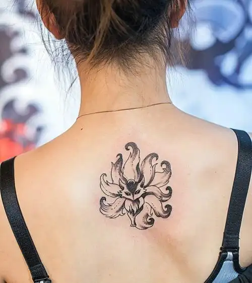 后背女生莲花女士后背漂亮莲花纹身性感诱人tag标签:女生花臂性感