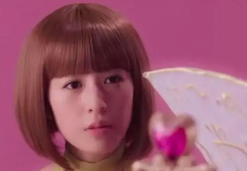 2013年,周雨彤凭借着《巴啦啦小魔仙大电影》中一个小配角魔仙秋雨