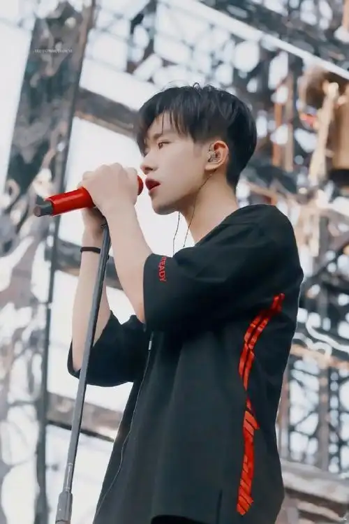 tfboys[超话]#//#易烊千玺[超话]# 因为. 来自-桃色漫春意- - 尾