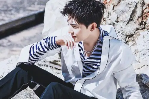 【桌面大壁纸】杨洋 白色调 心动 少年你怎么可以这般的美好!