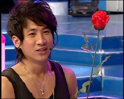 资料图片:东南卫视《为爱向前冲》节目图(3)