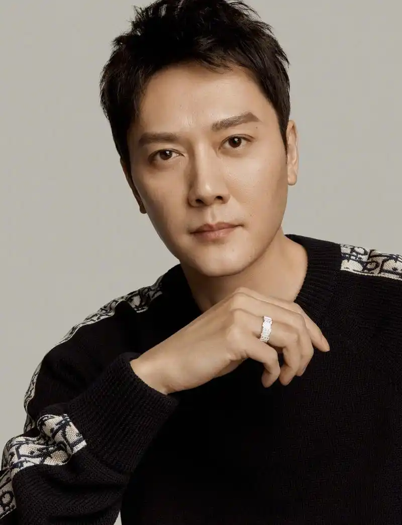 有爆料说冯绍峰求赵丽颖复婚遭拒,但二人可能会合作新戏