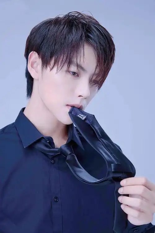 肖宇梁张起灵定妆照图楼包含100小哥图片和动图流量慎点123更新