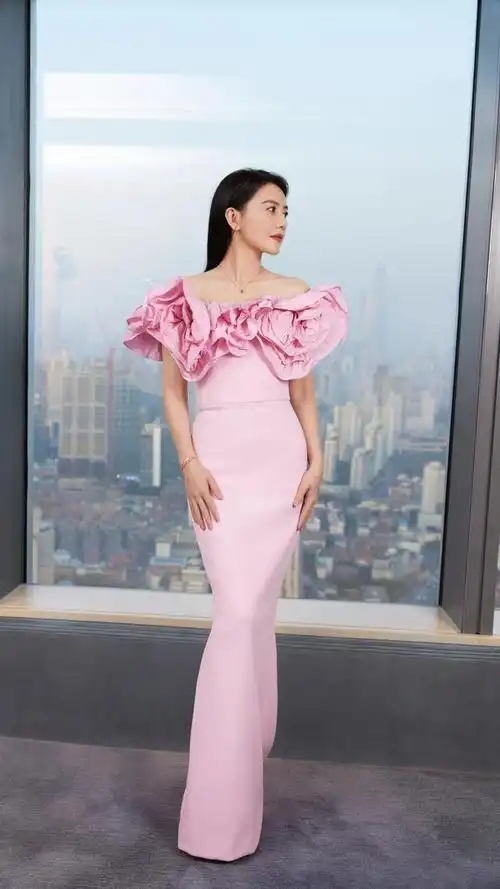 我们带来了中国影视界的璀璨明星——高圆圆的精美壁纸