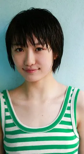日本短发少女工藤遥清纯图片手机壁纸下载