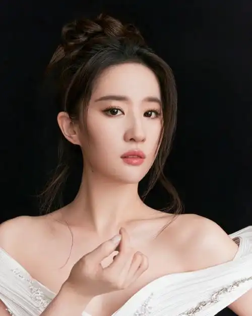 刘亦菲高定白裙