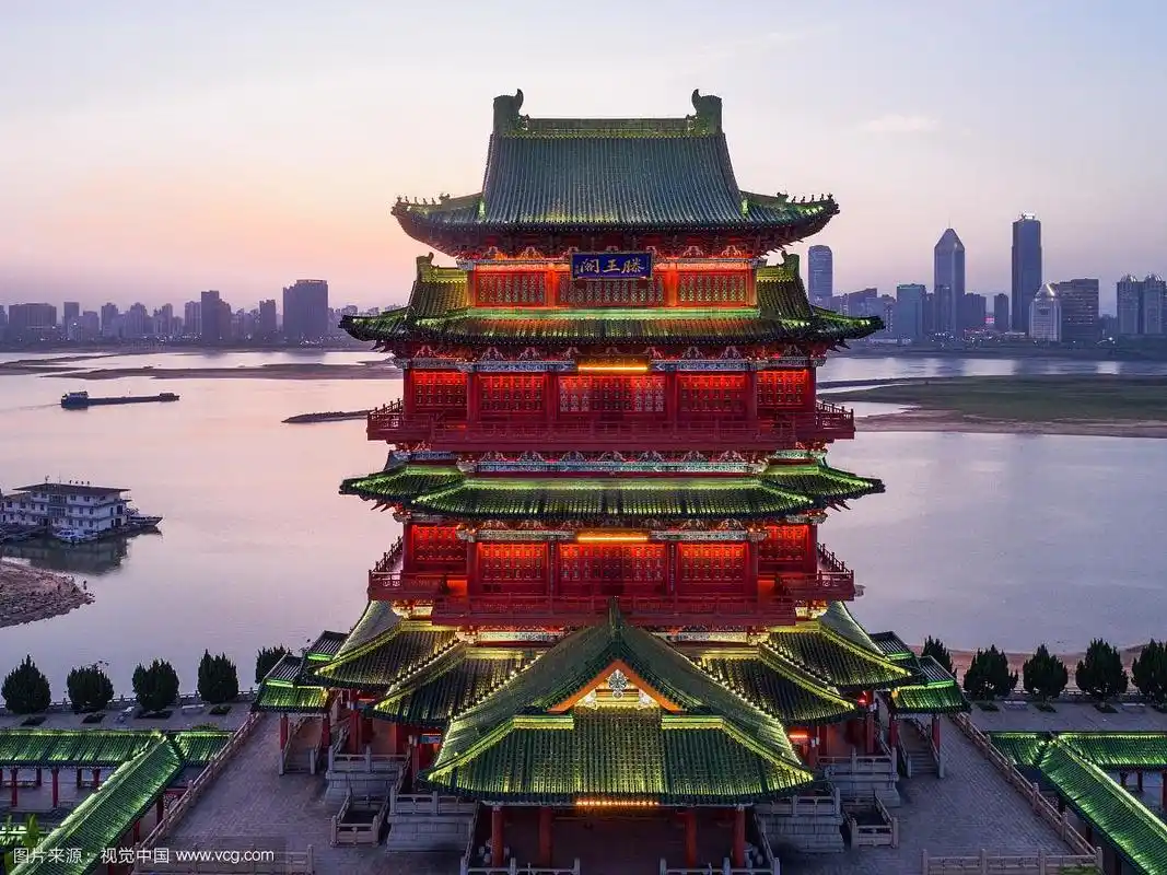 航拍江西南昌地标滕王阁