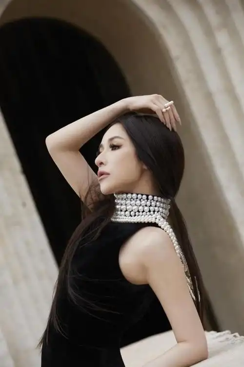 elva 萧亚轩加盟华纳音乐首支单曲《爱没有错》11/3正式上架