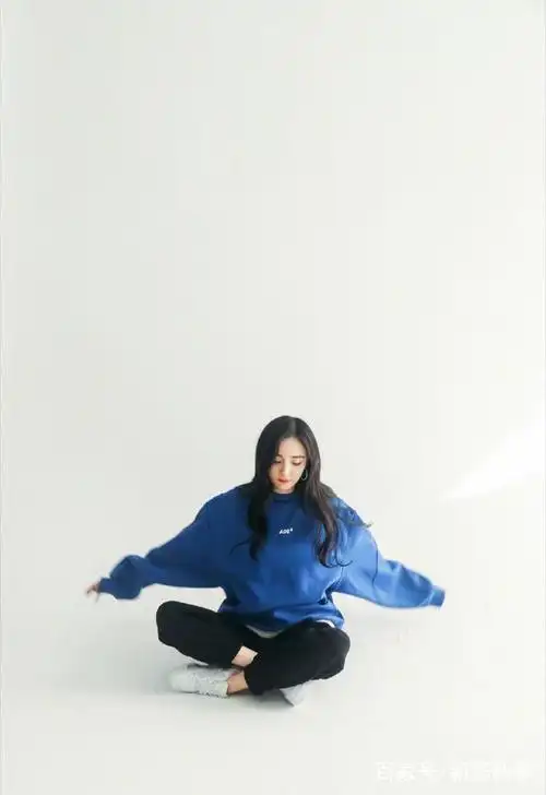 论少女感杨幂运动服造型青春洋溢的样子真美