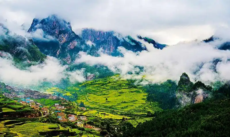 中国十大人间仙境5,甘南秘境,藏在大山深处的世外桃源--扎尕那