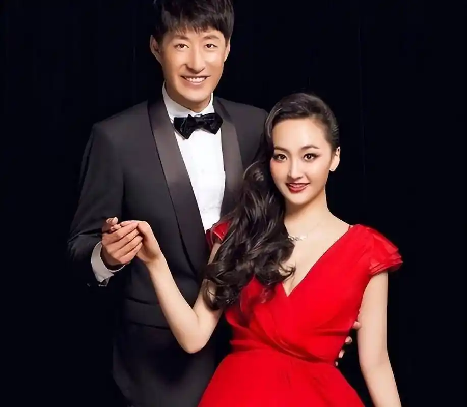 于震:"家暴"将妻子打到流产,2婚娶小13岁娇妻,变成宠妻狂魔