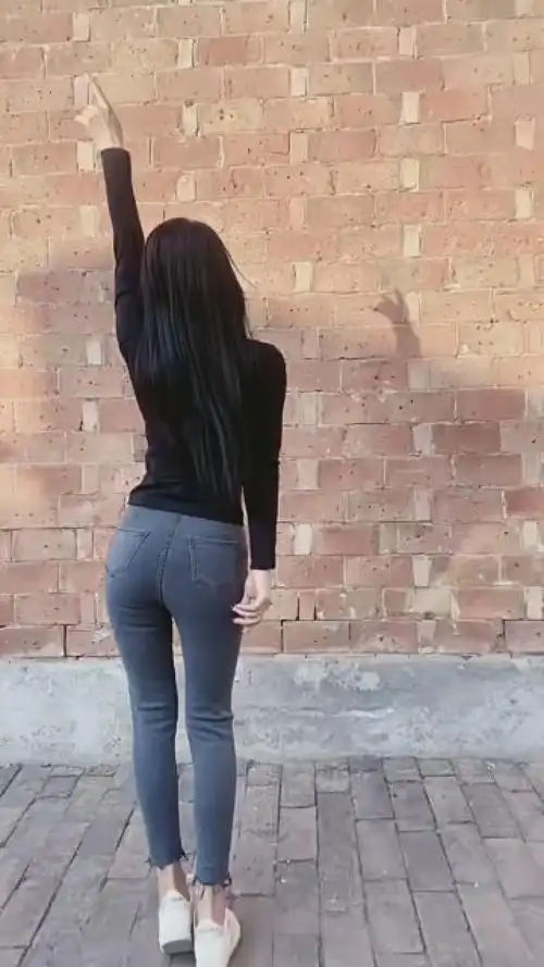 秀背影 #大长腿 #身材秀 #普通女 #美女摇