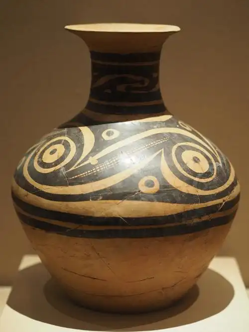 新石器时代仰韶文化漩涡纹壶兰州市博物馆藏