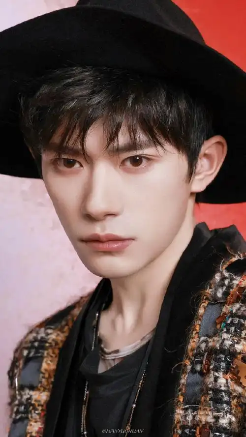 易烊千玺二三逢时戢鳞风起##易烊千玺加盟双11惊喜夜##易烊千玺 限定