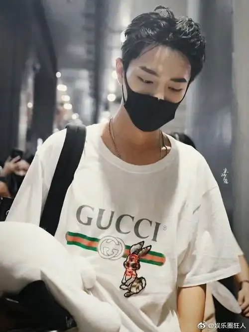 肖战更新绿洲最新手绘 "母亲节快.