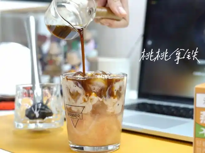 没有人可以拒绝这杯60甜甜蜜蜜的桃桃拿铁