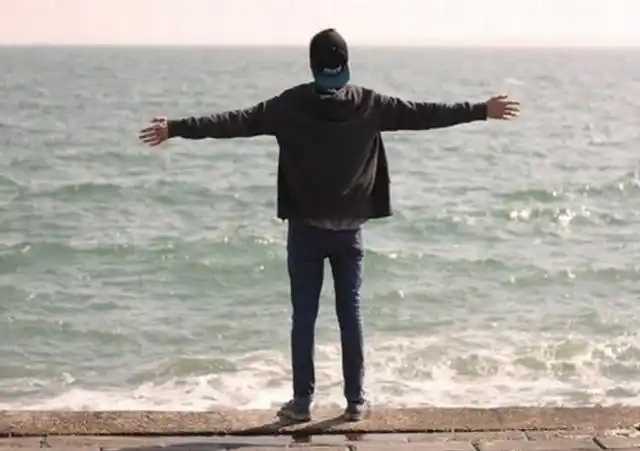 心理学四个男人背影凭直觉选一个测你未来会嫁给哪种男生