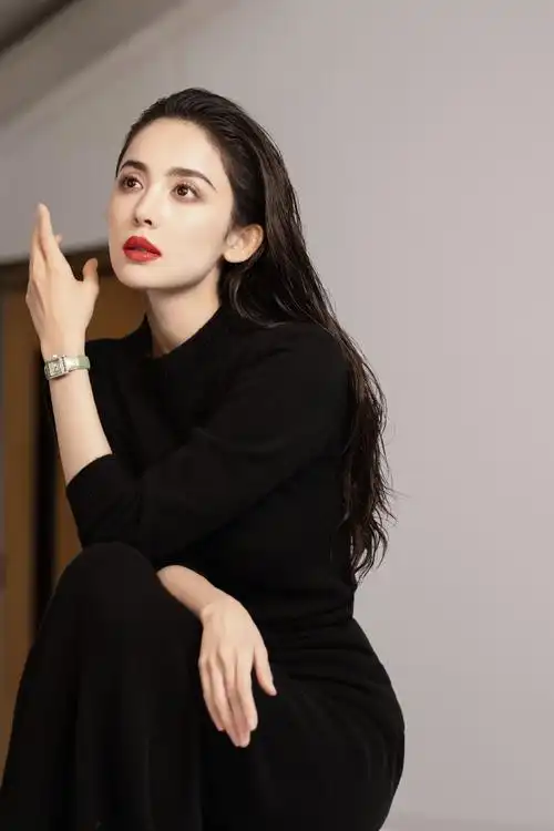 娜扎湿发红唇妆##娜扎wsj一月刊封面