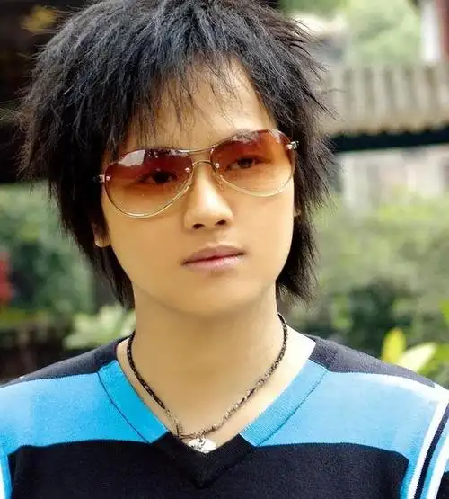 23岁凭一首歌狂赚2亿,29岁成音乐教授,情歌王子郑源到底有多牛