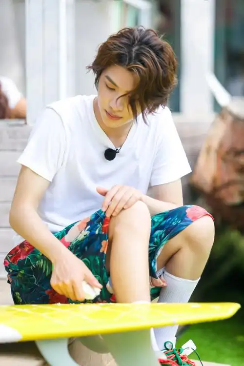 娱乐新闻夏日冲浪店本周高清剧照大放送看新手店员tin变身揽客小能手