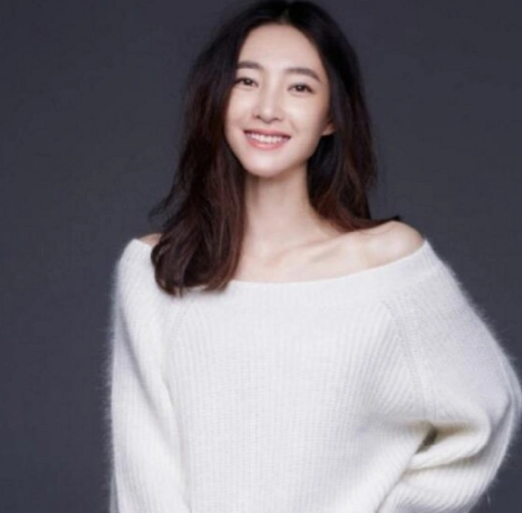 带你参观王丽坤住的豪宅,平时在家经常锻炼,难怪这么好身材