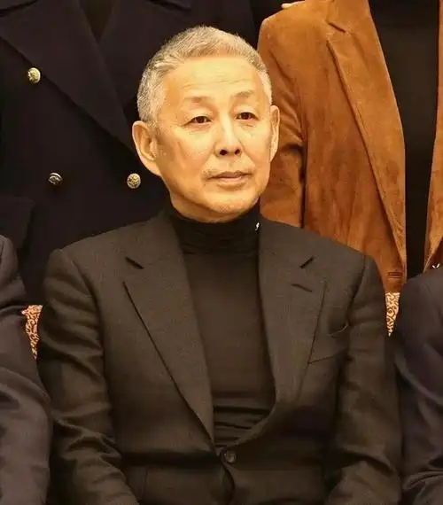 北京这一夜,坐在吴京前面的陈道明,让所有人见识了他的江湖地位