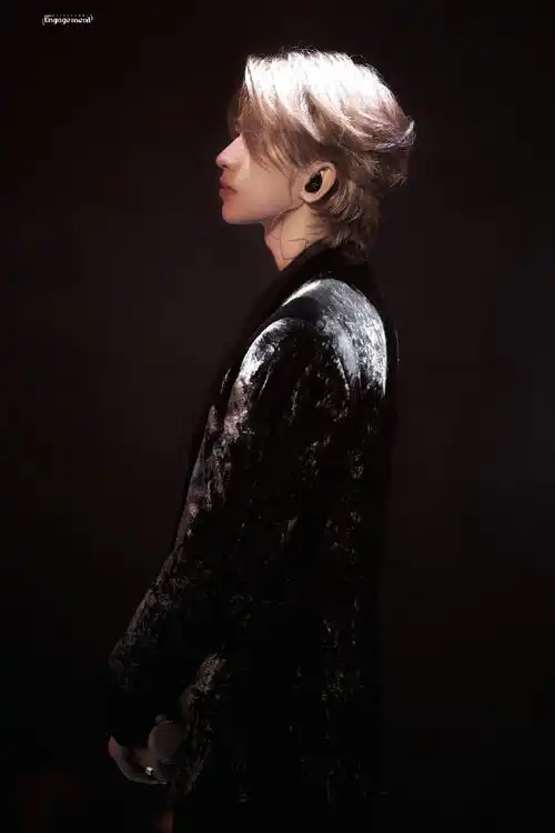 蔡徐坤默片国风舞台