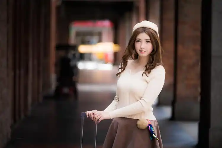 长头发毛衣清纯美女4k壁纸