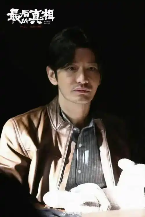 黄晓明胖到认不出意外获得粉丝集体夸赞曾跟肖战调侃自己肚子