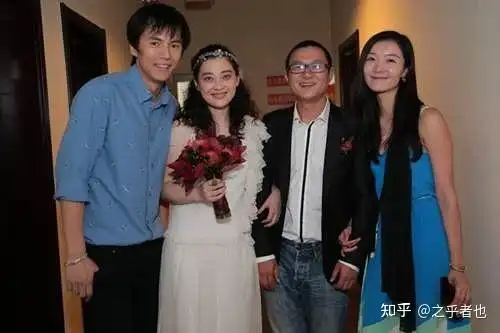 梅婷曾剑在剧场举办婚后派对文艺范儿十足