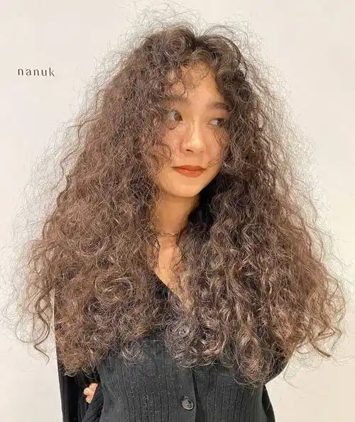 保持头发柔软又长,不要弄乱发型,最美的永久是毛茸茸的卷发_羊毛_女性