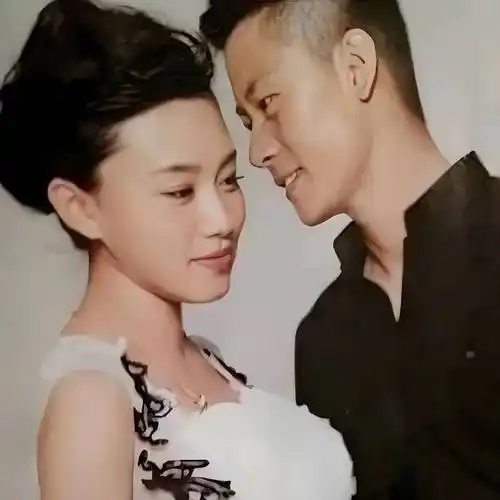 演员李健:19岁出道,娶中学初恋为妻,43岁因《六姊妹》爆红