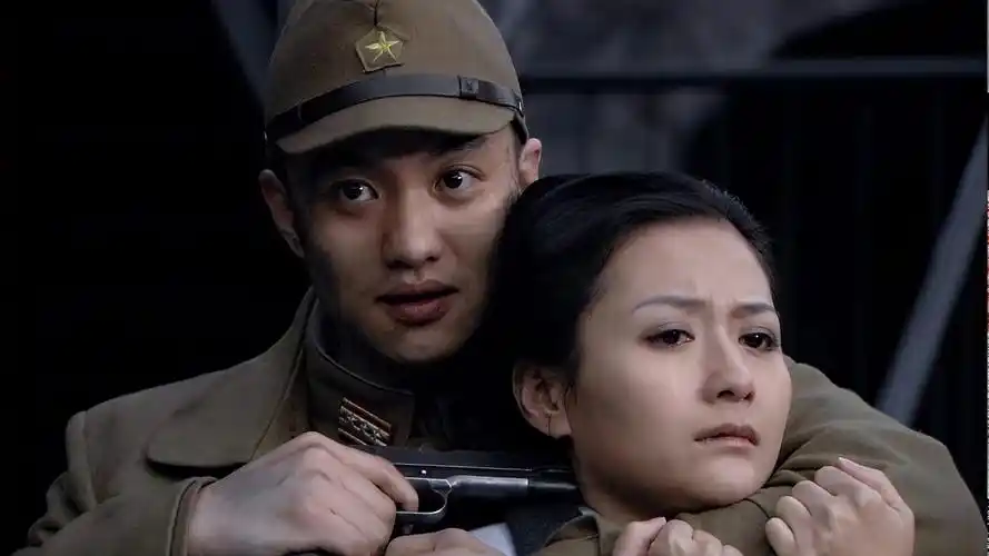 狼烟遍地:中衫正抓住樱木丽子,以此为由,放他和宫木立刻离开