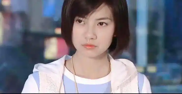 十七岁的高圆圆,这才叫清纯可人,是你们喜欢的类型吗?