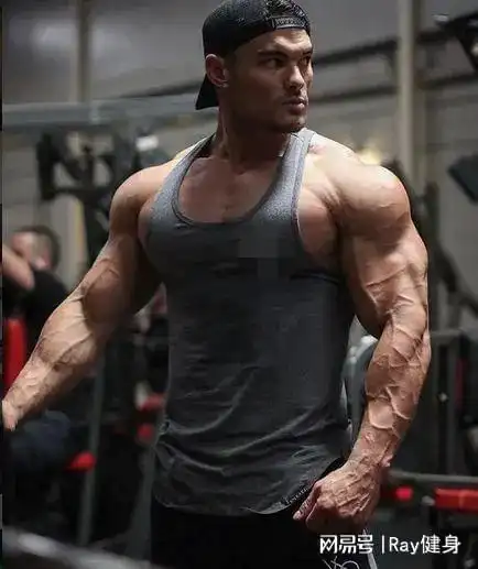 一副哑铃虐暴你的胸肌