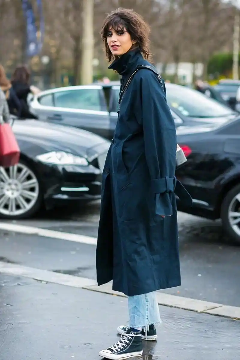 又到了穿风衣的季节,只需选对颜色和设计,时尚感立马提升