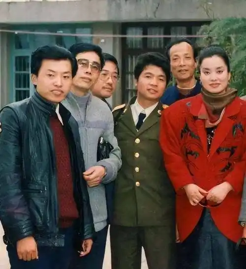 歌手毛阿敏:39岁嫁富豪,婚后生一儿一女,丈夫病逝留下260亿_侯耀文