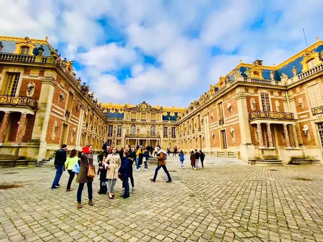 作为一座建筑雄伟,设计极为精美 - 抖音