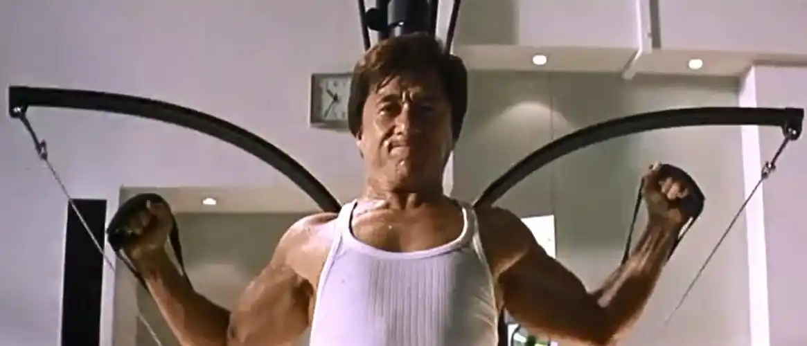 《玻璃樽》里成龙表演各种锻炼方式真是令人佩服