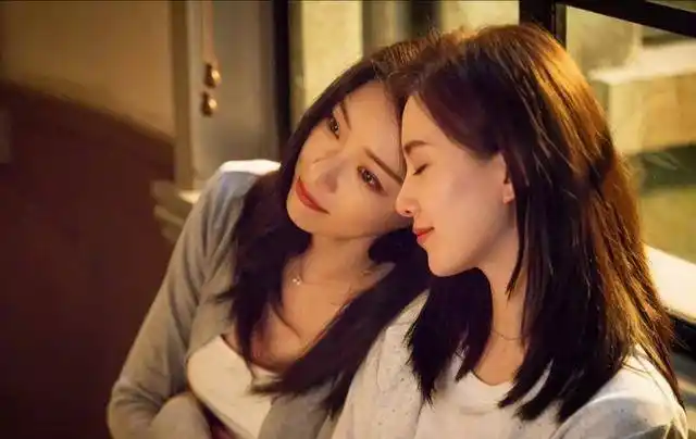 原创刘诗诗倪妮登嘉人封面一个帅气一个优雅太鲨我