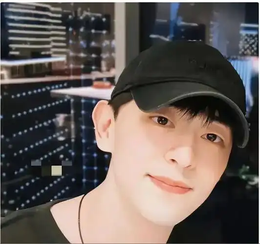 邓伦于1992年10月21日出生在河北石家庄,2012年开始演艺事业,首次参演